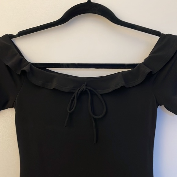 Lover + Friends short sleeve off shoulder black bodysuit XS NWOT - Picture 3 of 6